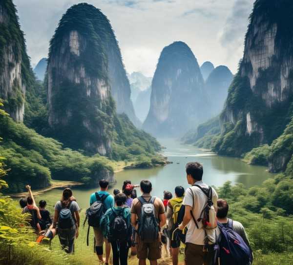 家界仙境之旅，跟随旅游团探索自然奇观